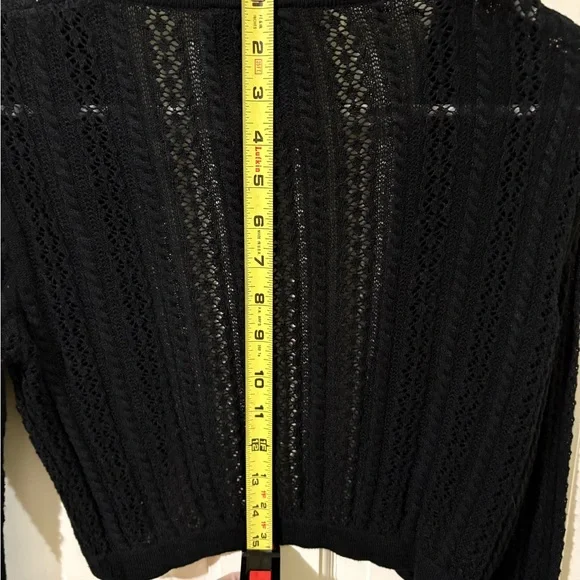 Elegant Black Knit Crop Cardigan - Picture 4 of 4